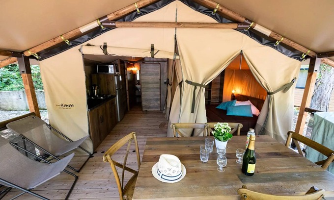 Die Casa | Flower Camping la Pinède **** - Lodge Insolite Pinede 34 m2 - 2 bedrooms + Covered terrace + Plancha - 4 to 5 people - 4 pers. included in the tariff