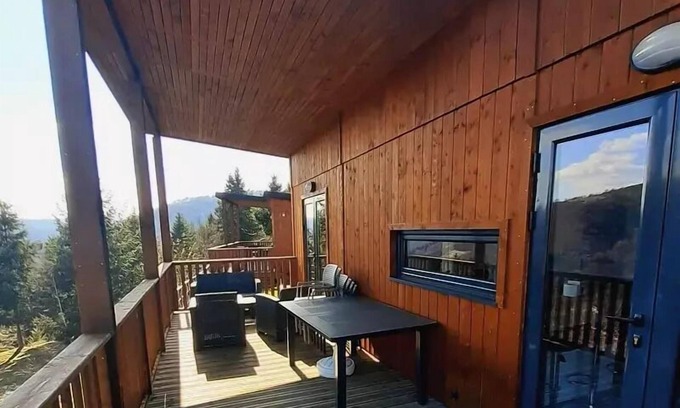 Neuveglise-sur-Truyere Chalet De Esquí | Flower Camping Le Belvédère **** - Premium BELVEDERE chalet with lake view - 3 bedrooms and 2 bathrooms 6 people