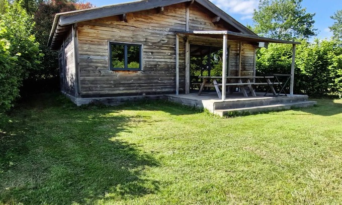 Pressignac Chalet De Esquí | Flower Lake Camping **** - Comfort Chalet 50m² - 3 bedrooms + covered terrace + TV + oven for 6 people
