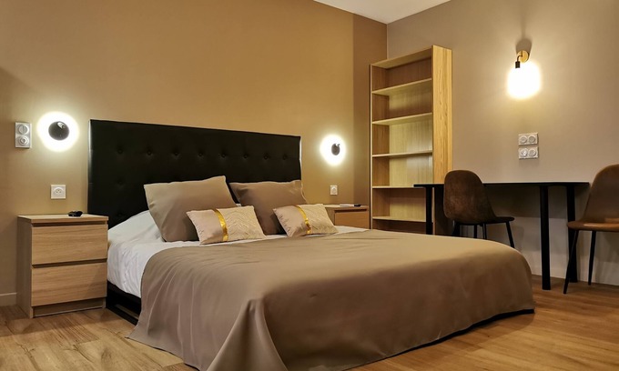 Moyen-Vernet Apartamento | Fluidra-Apartamento-Romántico-Baño en la habitacion-Vista al patio