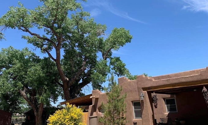 Albuquerque Casa | Flyover Cottage/Quaint 2-bedroom house in charming rural Albuquerque