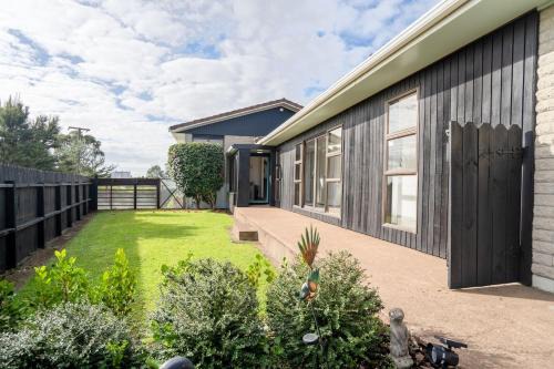 Dairy Flat Casa | Foley Retreat