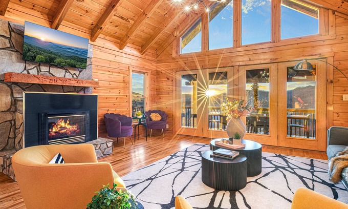Marion Cabina | Foliage Views! Hot Tub, Game Room, Movie Theater, Fire Pit