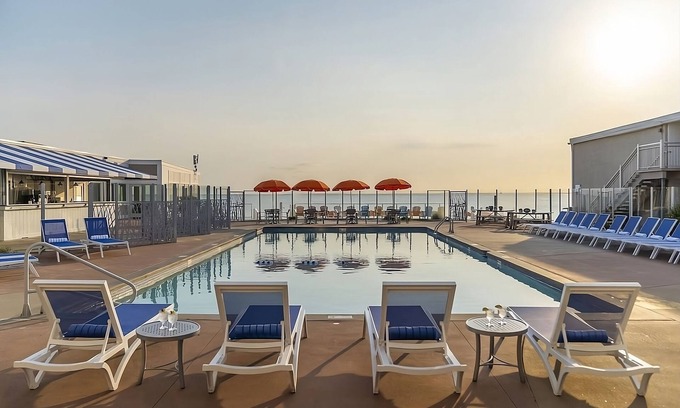 Silver Beach Casa | Follow Walking Trails of Cornelia Carey Sanctuary! 3 Modern Units, FREE Parking