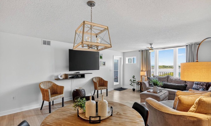 Folly Beach Condominio | Folly Waterfront Condo - Pool, Screened Porch