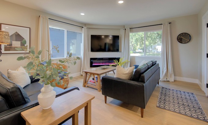 Folsom Casa | Folsom Old Town Escape II - King Bed, A/C, Laundry, Trails, walk to Sutter St