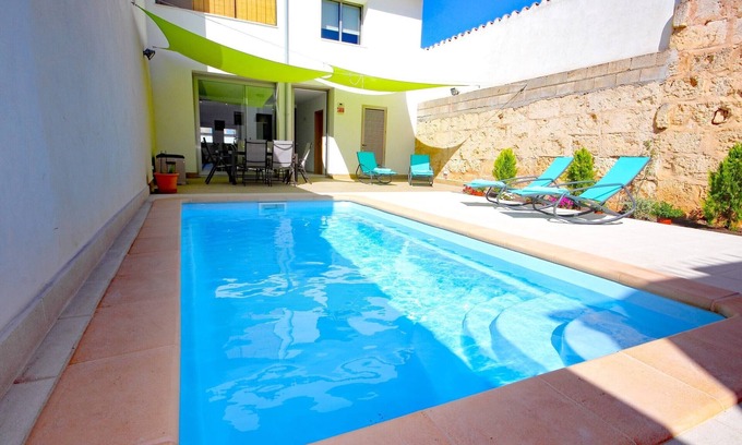 Muro Chalet De Esquí | Foners Mallorquins 004 fantástica moderna casa con aire acondicionado, piscina privada, solarium y terraza
