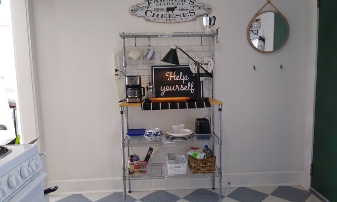 Wilmington Casa | Fonzie Flat! Lovely studio w/kit., wash/dry, parking..