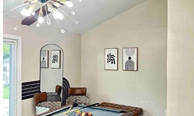 Southfield Casa | Football Fantasy SLPS 6 with 3BDS & 2.5BTH near AnnArbor, FoRdFiELd, B'HAM, DET