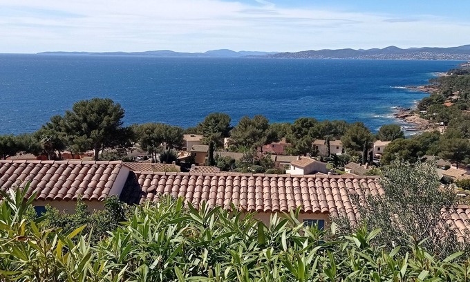 Le Dramont Apartamento | 300m de la playa. Promo -20% semana (24 / 08-31 / 08) -Vista panorámica al mar - calma-WIFI