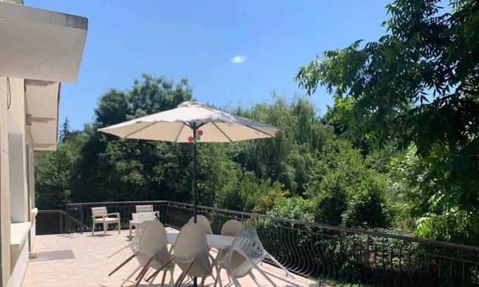Condom Casa | For 8, pleasant 3 bedroom house and studio with terrace