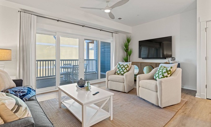 Bermuda Bay Casa | For Shore 3 Bedroom at Cambridge Cove with Private Hot Tub!