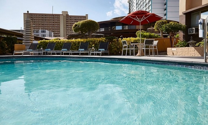 Ala Moana Casa | For the Whole Family! Onsite Pool, 2 Great Units, Pet-Friendly Property
