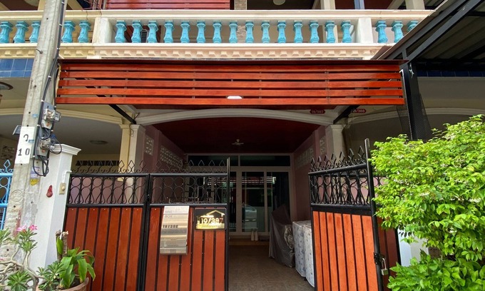 Bang Kho Casa | Entire 3-story Townhouse near TheMall Thapra/BTS Talat Phlu 3-bedroom in Bangkok