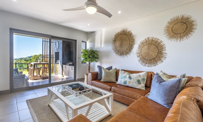 Ballito Apartamento | Forest and Sea Views | Stylish 2BR in Simbithi