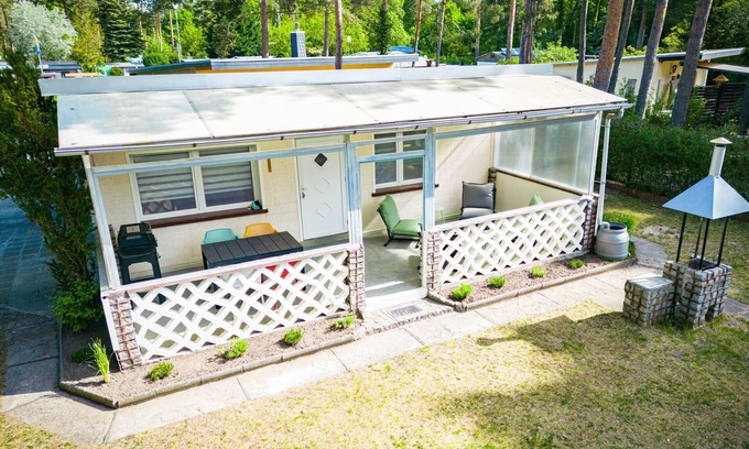 Gommern Casa | Forest bungalow with WLAN and terrace near the lake - dogs welcome