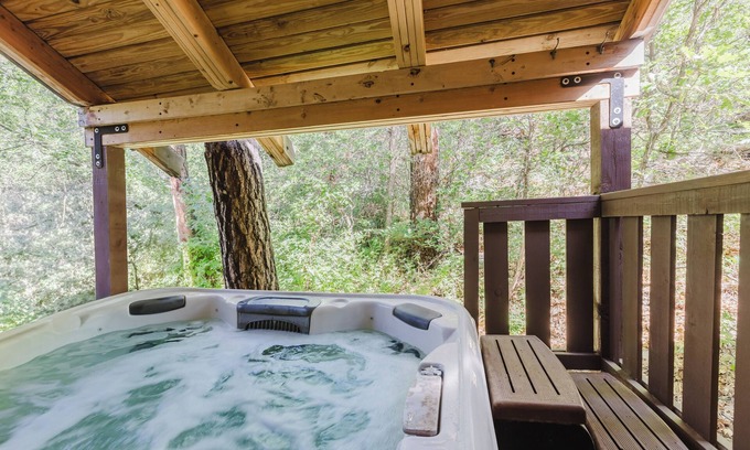 San Juan River Village Cabina | Forest Cabin | Hot Tub, Trails, Near Skiing & Town