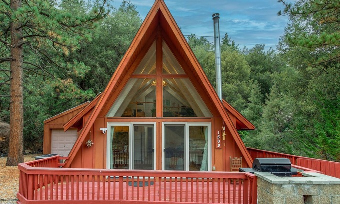 Pine Mountain Club Cabina | Forest Dream Retreat: A-Frame Cabin/Hot Tub/Games