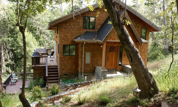 Point Reyes Station Casa | Forest Getaway Cozy, Inviting Cabin w Deck