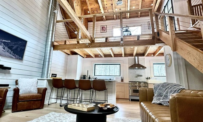 Wardensville Casa | Forest Getaway: Fast Wi-Fi, 5 Min to downtown