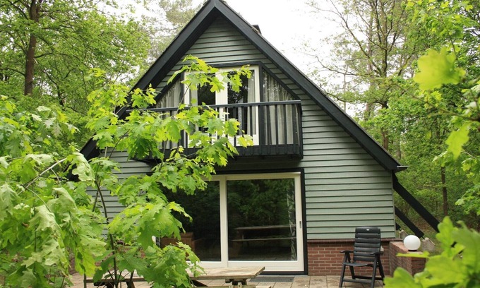 Herpen Casa | Escondite en el bosque con chimenea