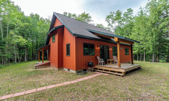 Rapid River Cabina | Forest Highway Hideaway in Rapid River