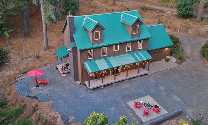 Sheridan Casa | Forest Hollow-Escape to Nature in Wine Country-McMinnville-Fire Pit-Dog Friendly