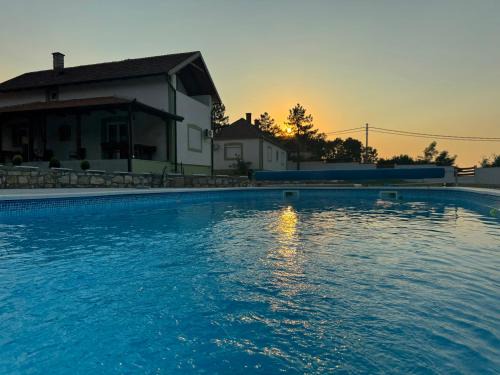 Mladenovac Apartamento | Forest House