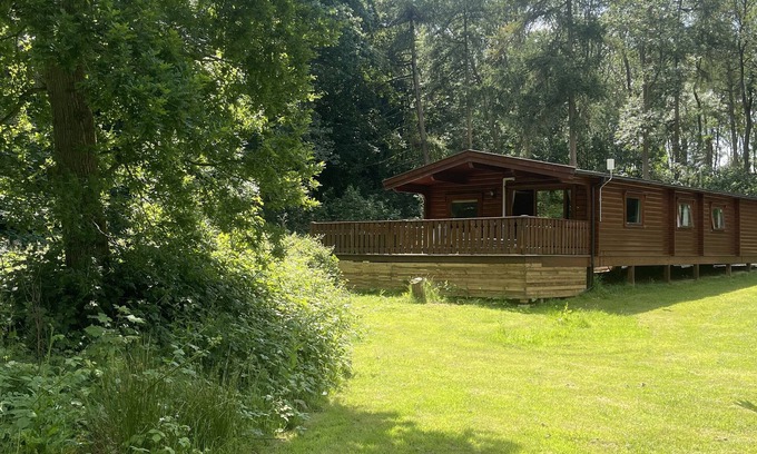 Kenwick Cabaña | FOREST LODGE KENWICK PARK, pet friendly in Kenwick Woods