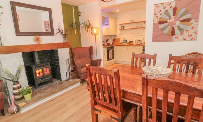 Byrness Cabaña | FOREST RETREAT, 7 SOUTH GREEN, pet friendly in West Woodburn