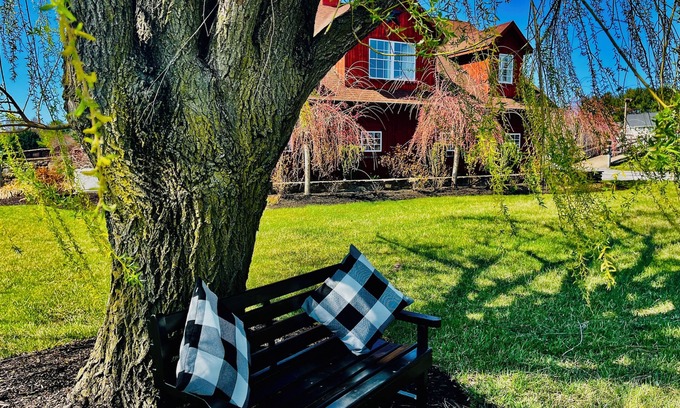 Kemblesville Casa | Reset & Forget at this Farmette nestled in the heart of southern Chester county