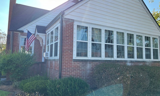 Cannon Casa | Forget your worries in this spacious 5-Bedroom Home in Downtown Barbourville.