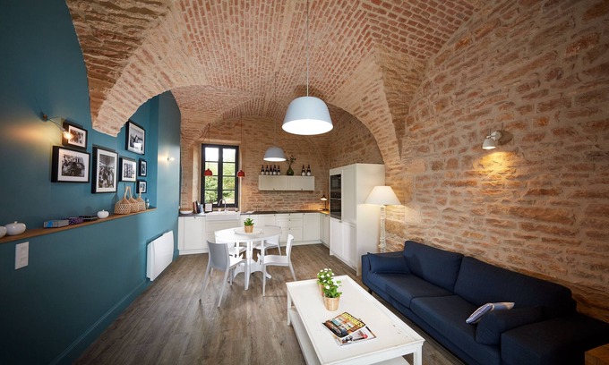 Beaune Casa | Convento de la 17a renovado con jardín privado, centro de Beaune, con mucho carácter