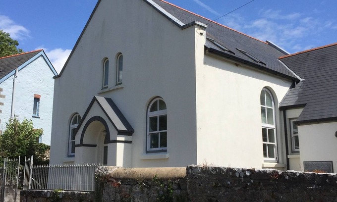 Carew Newton Casa | Anteriormente una capilla congregacional que ofrece unas vacaciones únicas en Pembrokeshire