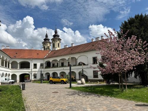 Eger Apartamento | Forst-Ház Apartman