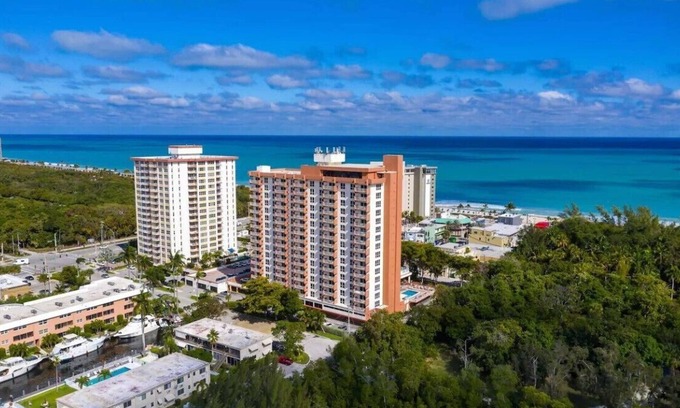 East Fort Lauderdale Complejo | Fort Lauderdale Beach Resort 1 Bedroom Studio; Rates are Negotiable!!!