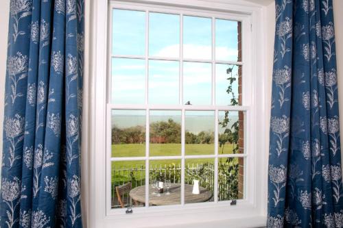 Yarmouth Casa | Fort Victoria Cottages - Sea View Cottage