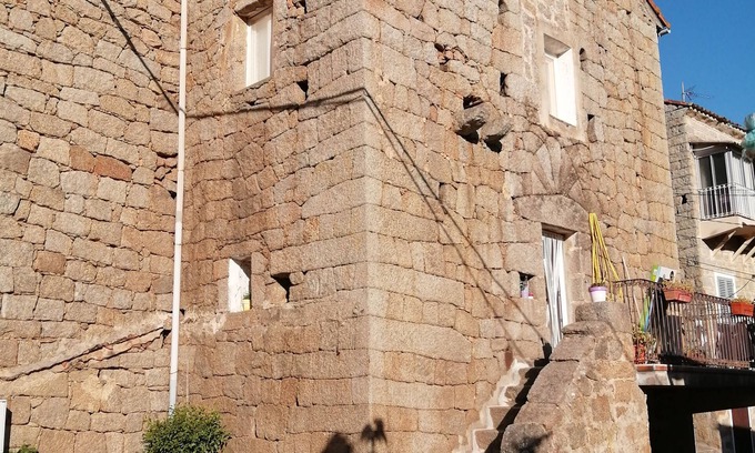 Guarguale Casa | Casa Fuerte (vuelta del siglo 16), en el corazón de un pueblo en el sur de Córcega