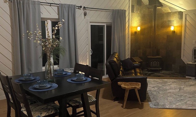 Banner Elk Otro | Foscoe farnhouse, walking distance to Grandfather Winery, Watauga River access.