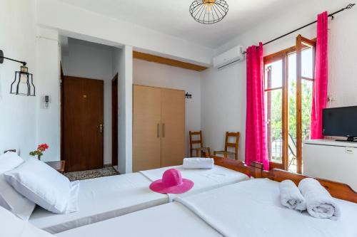 Skopelos Hotel | Fotini Rooms
