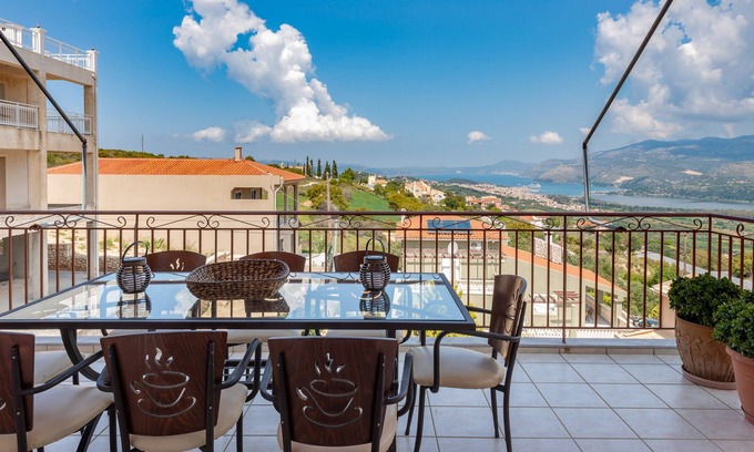 Khelmata Apartamento | Fotis... 3-Bedroom Apartment with Panoramic Views