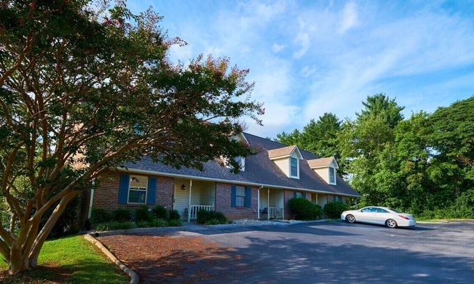 Cedar Bluff Casa | This townhouse is a 2 bedroom(s), 2 bathrooms, located in Knoxville, TN.