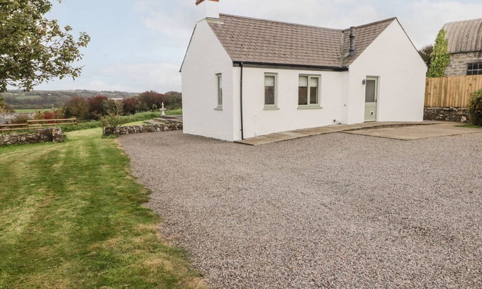Moylegrove Casa | FOUNTAIN FOLLY, pet friendly, country holiday cottage in St Dogmaels