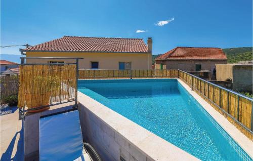 Slatine Casa | Four-Bedroom Holiday Home In Slatine