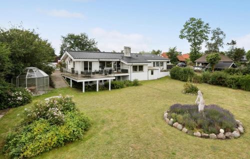 Strøby Ladeplads Casa | Four-Bedroom Holiday Home In Stroby