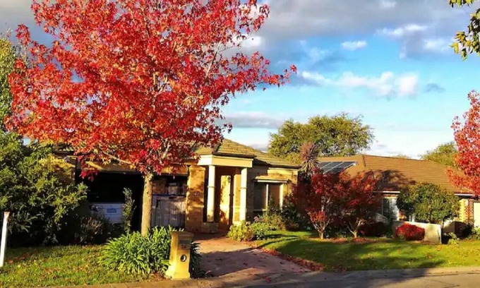 Pakenham Casa | Four bedroom house close to Pakenham Lake