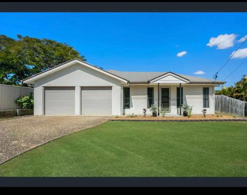 Newtown Casa | Four bedroom large family home close to Ipswich city