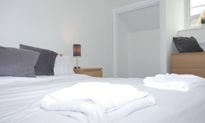 Northampton Casa | Four bedroom sleeps 8, three story house