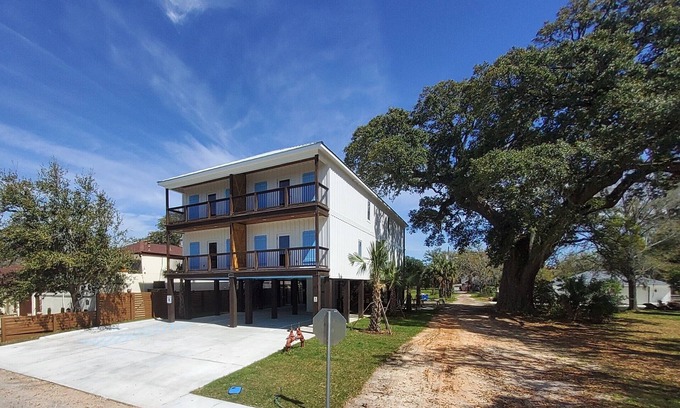 Biloxi Casa | Four Palms Unit C, 500ft to Beach, Walk 2 Casinos!