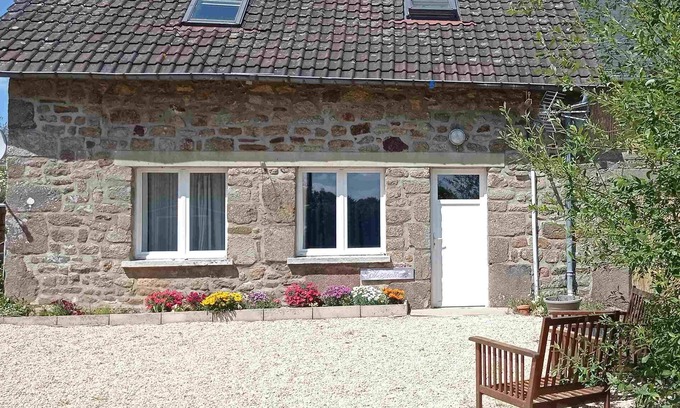 Mantilly Cabaña | Four person cottage with heated/covered pool & private jacuzzi, 3 star rated